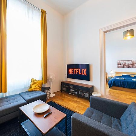 Shining Bright Two Bedroom Apt Next To Andrassy Ave Budapest Ngoại thất bức ảnh