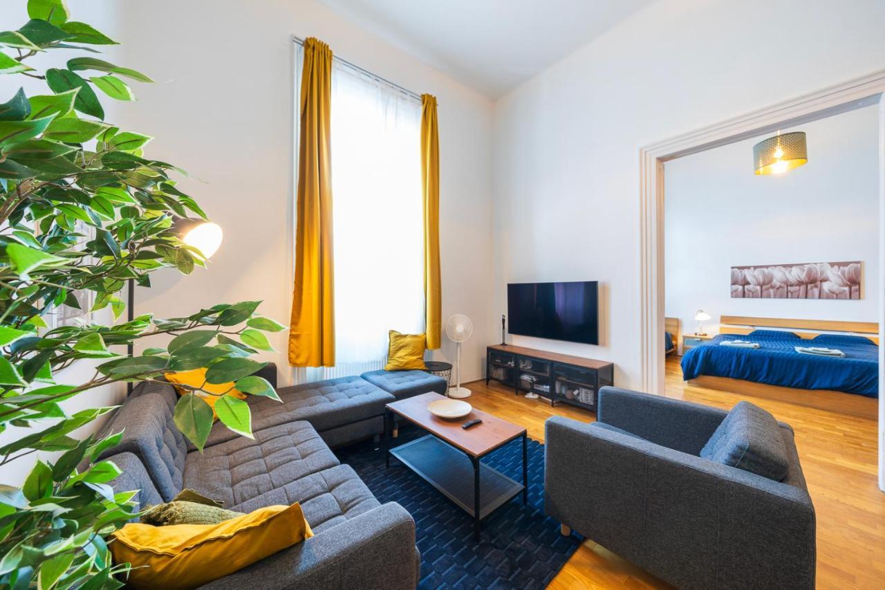 Shining Bright Two Bedroom Apt Next To Andrassy Ave Budapest Ngoại thất bức ảnh