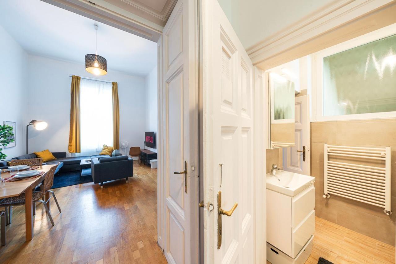 Shining Bright Two Bedroom Apt Next To Andrassy Ave Budapest Ngoại thất bức ảnh