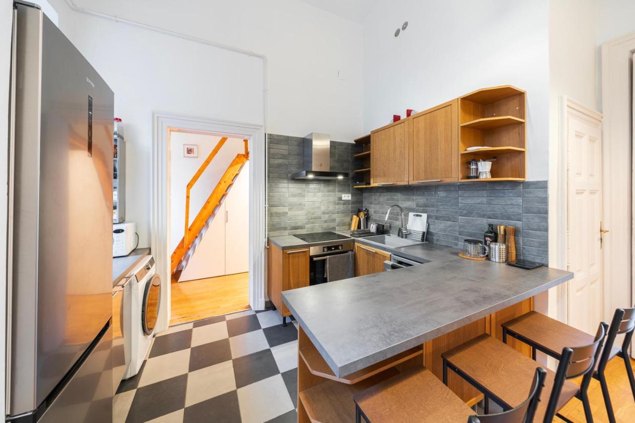 Shining Bright Two Bedroom Apt Next To Andrassy Ave Budapest Ngoại thất bức ảnh